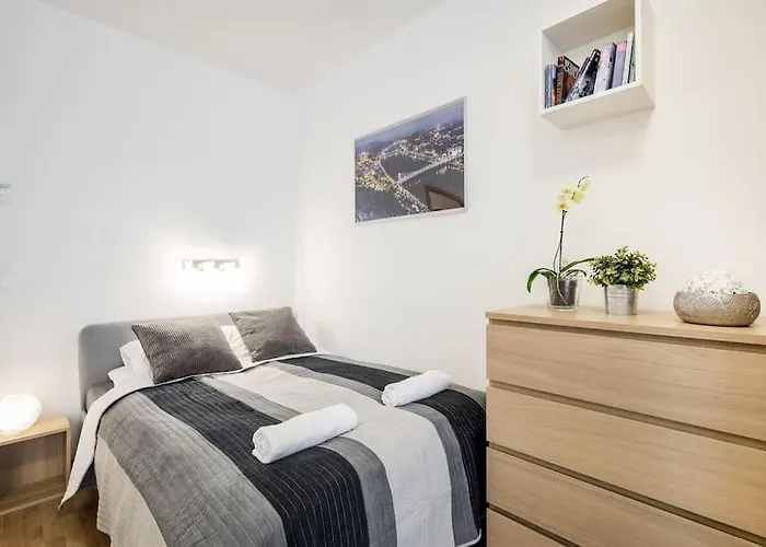 Marina Apartment At Danube - Free Private Parking!