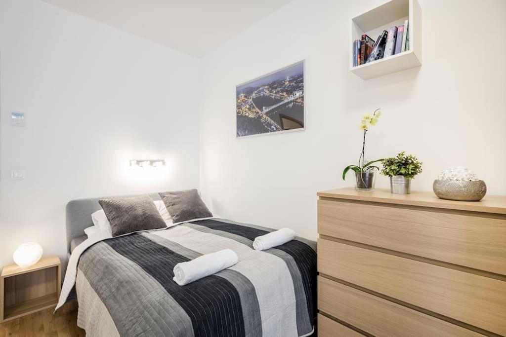 Marina At Danube - Free Private Parking! Apartament *